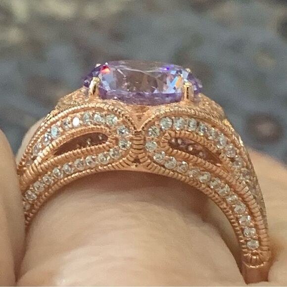 Gorgeous designer ring . Lavender and white CZ set in Rose gold over silver - Picture 3 of 7